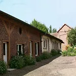 Le Beauvaisis Bed and breakfast